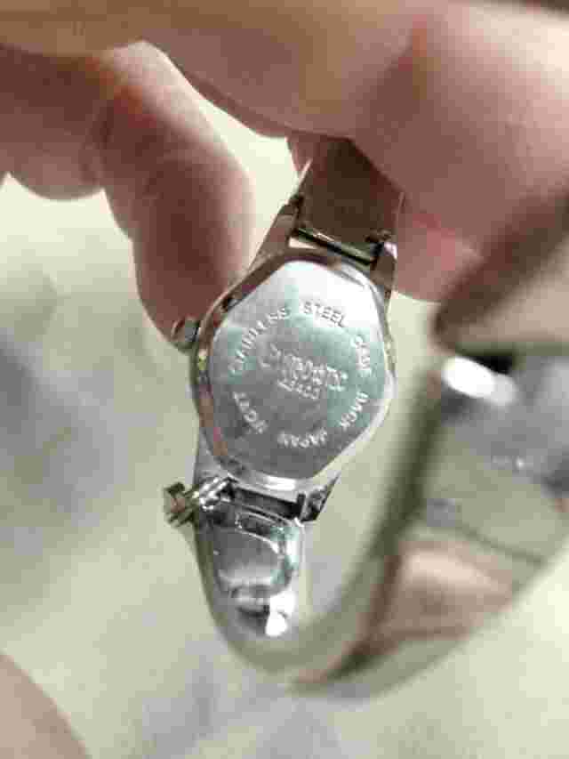 limited too blue face girls watch in very nice condition, new battery free ship