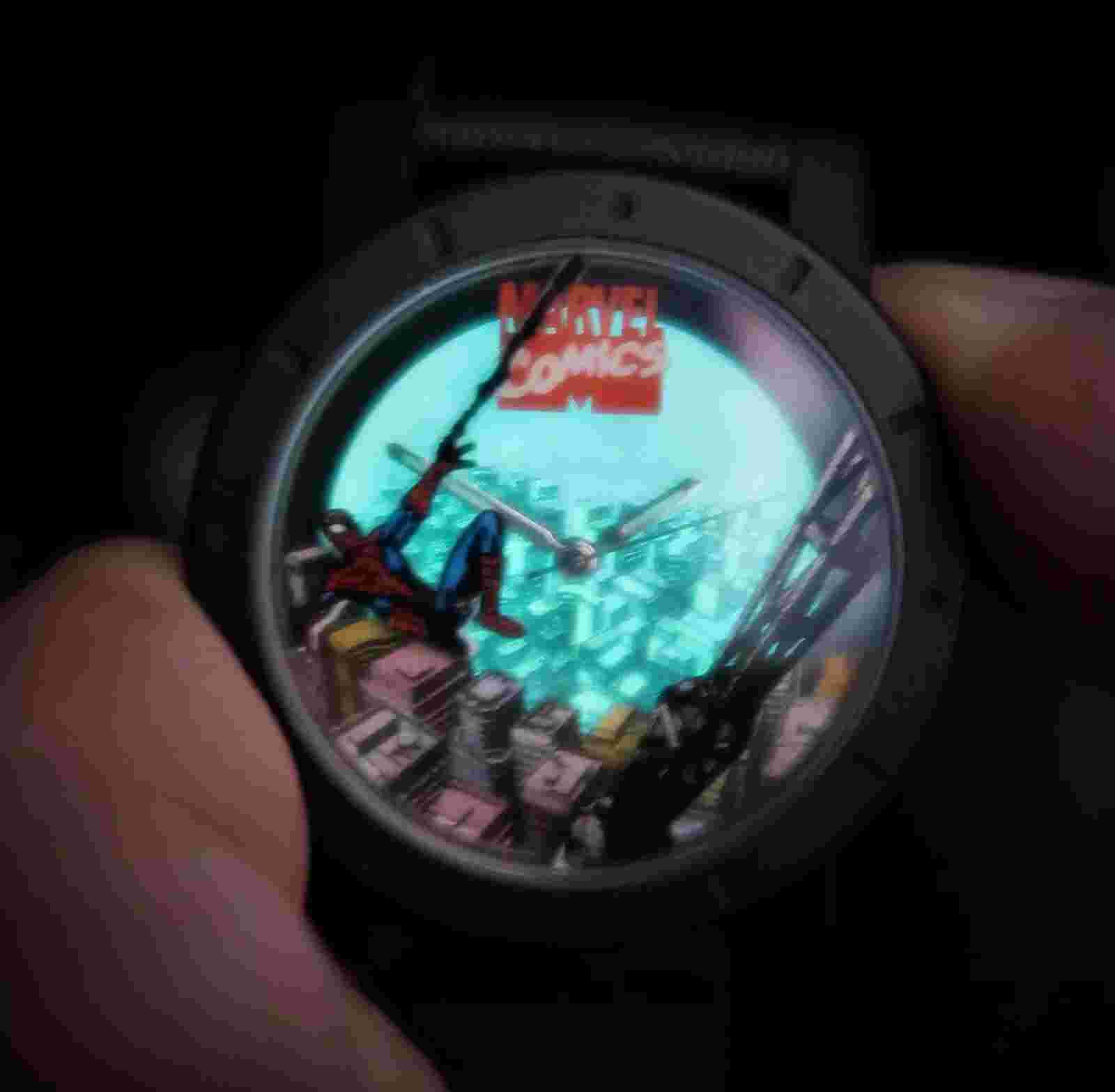 SPIDER MAN, 1996 Marvel Comic "GLO DIAL" MENS CHARACTER WATCH in Box R21-17