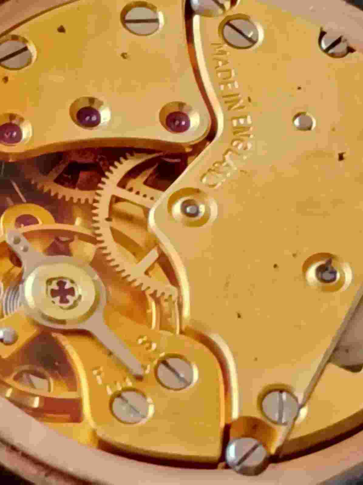 Vintage Smith's Deluxe 9ct Solid Gold Gents Wrist Watch For Restoration.