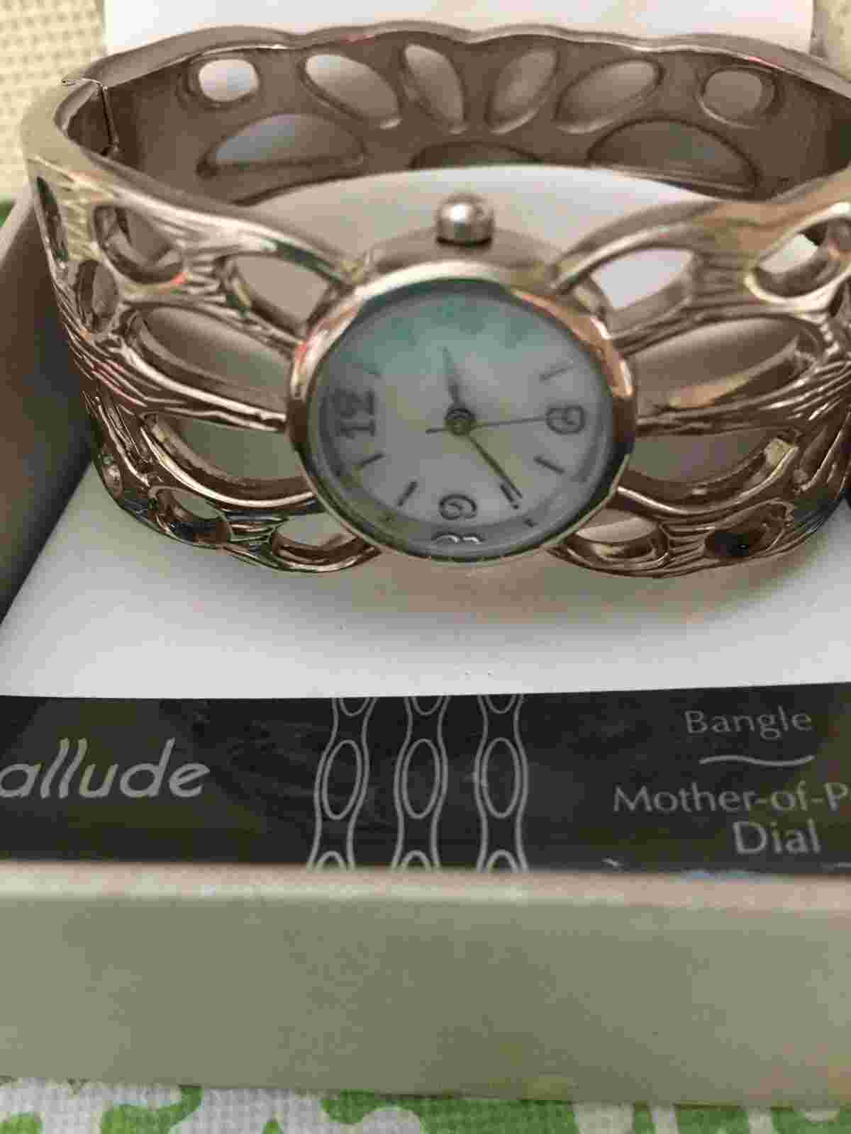Allude NIB Quartz Bangle Watch