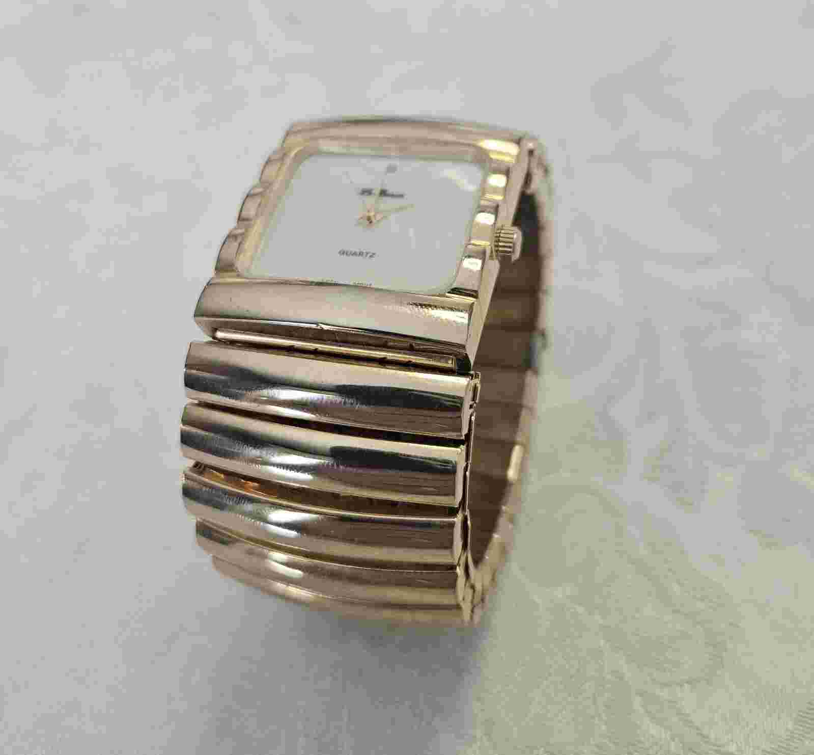 Vintage Le Baron Quartz Watch Women Gold Tone Bracelet Japan Analog New Battery
