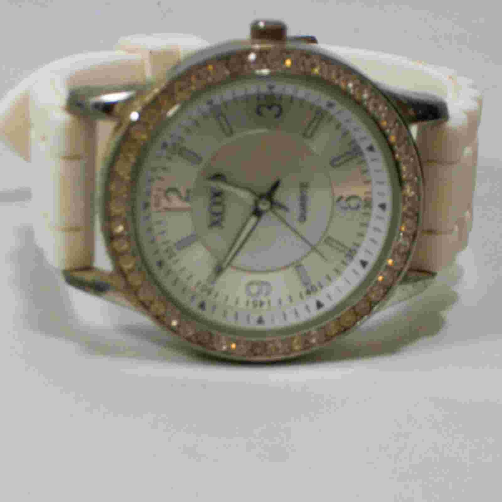 XOXO Gold Tone Quartz Watch w/White  Silicone Band & New Battery