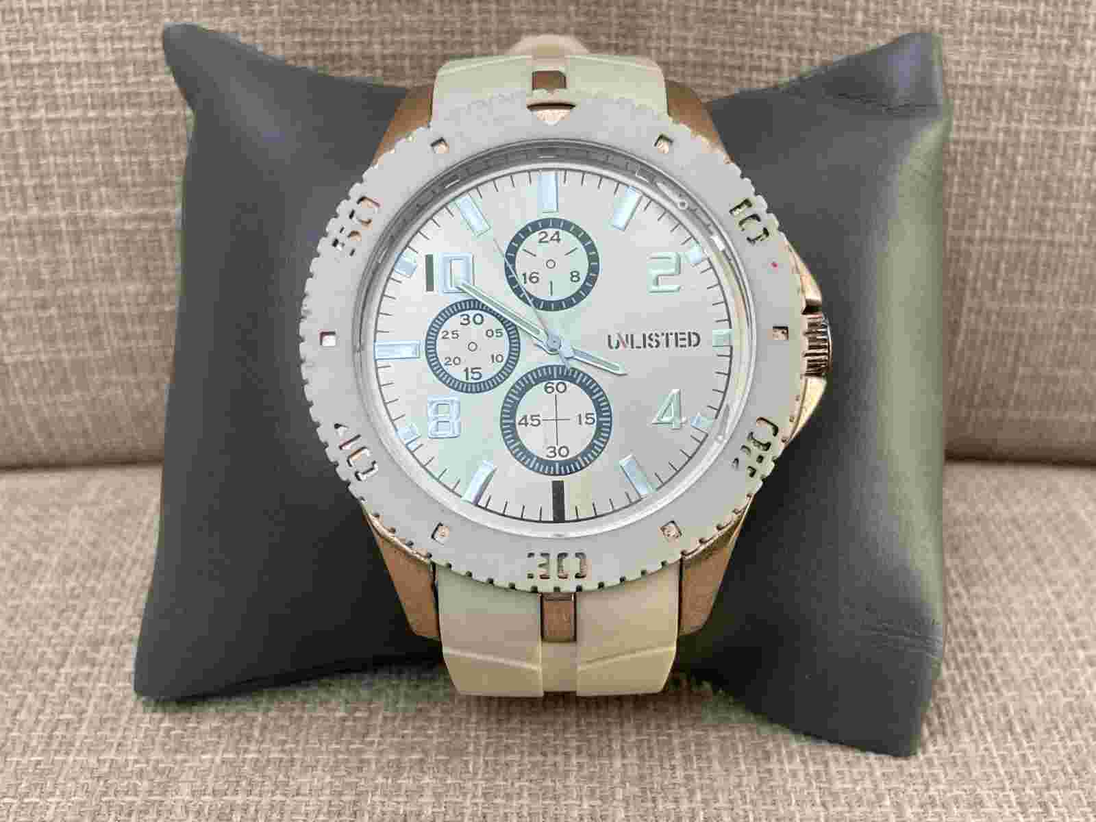 Unlisted Men Wristwatch White Band Gold Tone Case Quartz Analog
