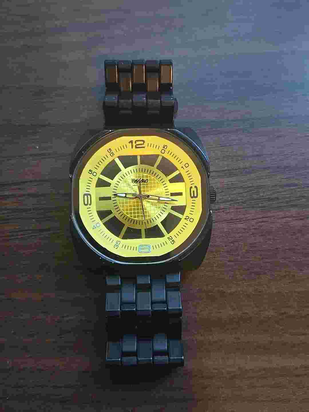 Mens Mossimo MM90290 S60-11 Large Face Watch Black & Yellow