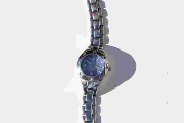 BUM EQUIPMENT BLUE CHANGING COLOR DIAL DATE 3 ATM 100 FT  WRISTWATCH 7087