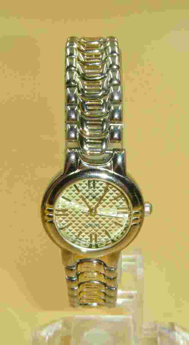 Vintage Le Baron Quartz Womens Wrist Watch New Battery