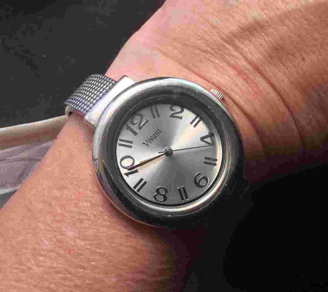 Very Nice Vivani Accutime Silver Tone Cuff Ladies Quartz Watch Works
