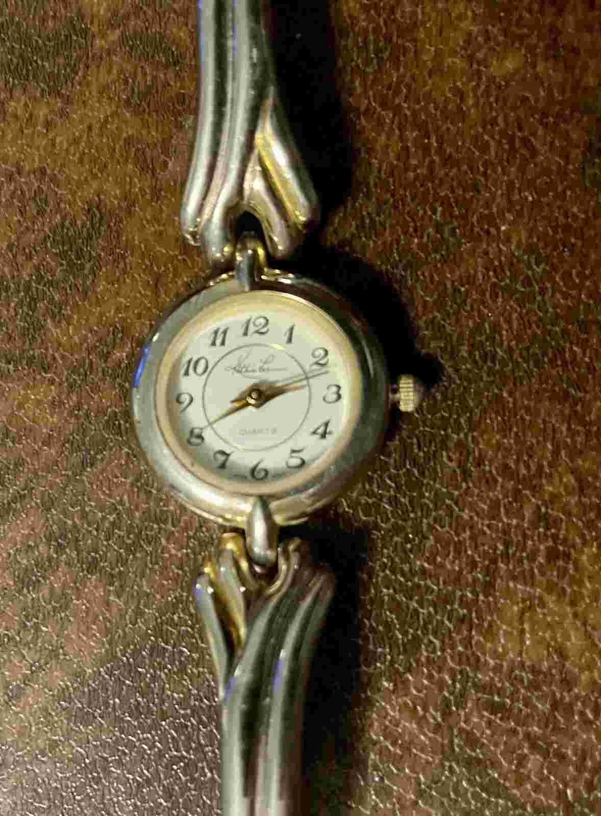 VTG KATHIE LEE QUARTZ LADIES WATCH BRACELET GOLD TONE RUNS New Battery