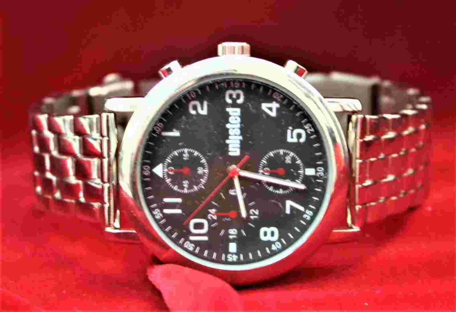 UNLISTED STAINLESS STEEL WRIST WATCH #10032016 JAPAN MOVEMENT