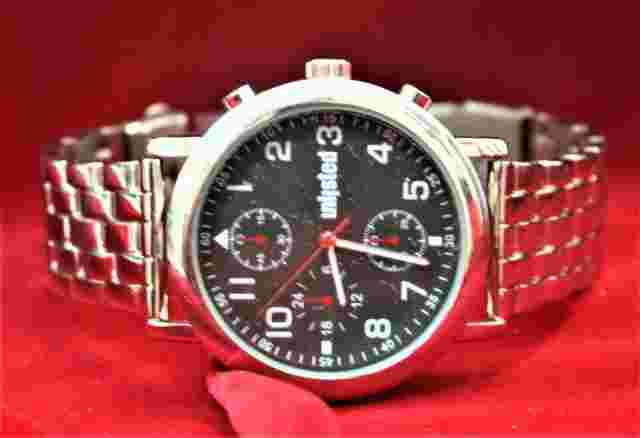 UNLISTED STAINLESS STEEL WRIST WATCH #10032016 JAPAN MOVEMENT