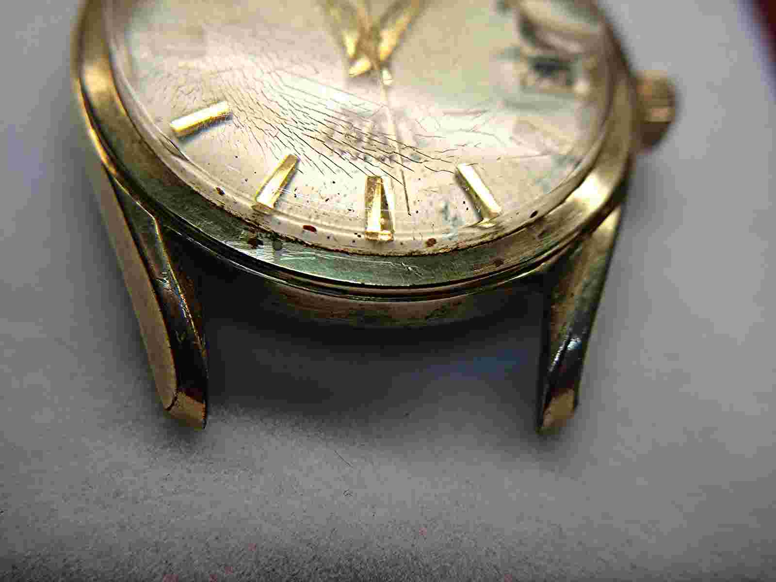 VINTAGE - VANTAGE MEN'S DAY DATE STEM WIND WRISTWATCH W/17 JEWEL MOVEMENT - RUNS