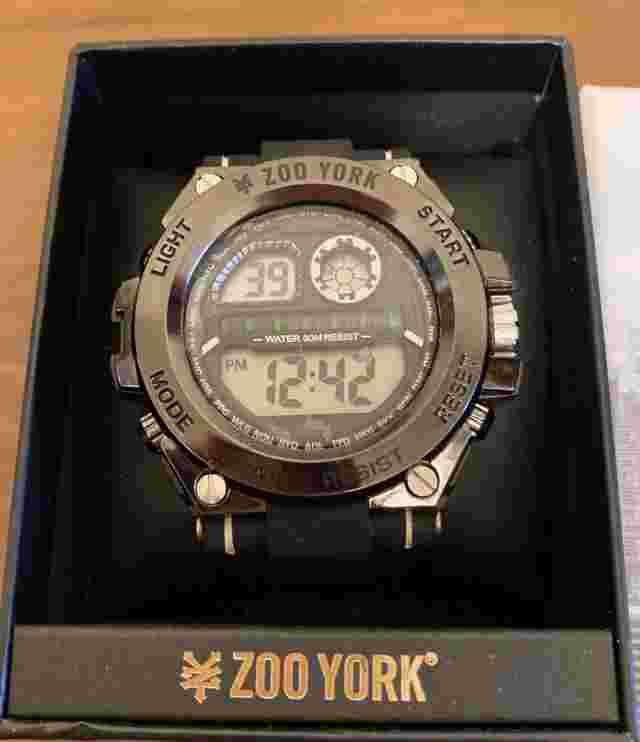 Zoo York Watch New in Box black face Rubber Band 54790