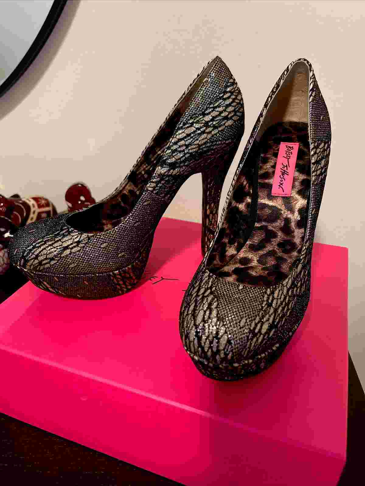 BETSEY JOHNSON WOMEN’S DISKKO BLACK/GOLD SHOES/PUMPS METALIC 8.5