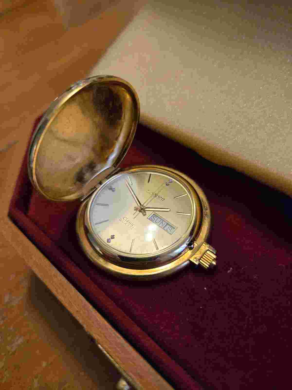 Vintage Aspen Classic Quartz pocket watch, pocket knife, and case