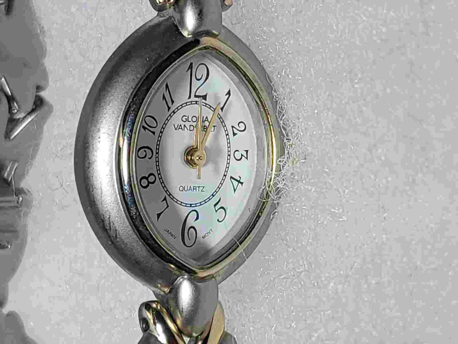 Gloria Vanderbilt Two Tone Quartz Analog Ladies Watch. Works