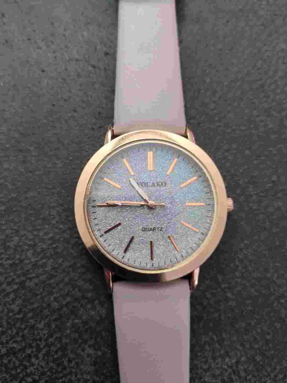 Yolako Classic Style Leather Band Analog Watch New Battery Works Great