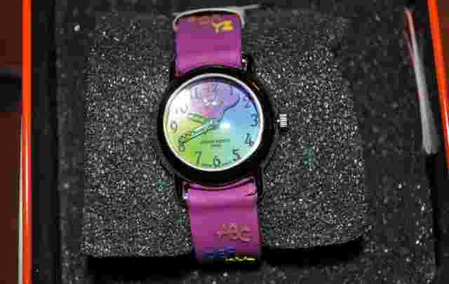 Design Watch ACTIVA-SV605-004 Jrs Multicolor Dial Purple Rubber/Alphabet