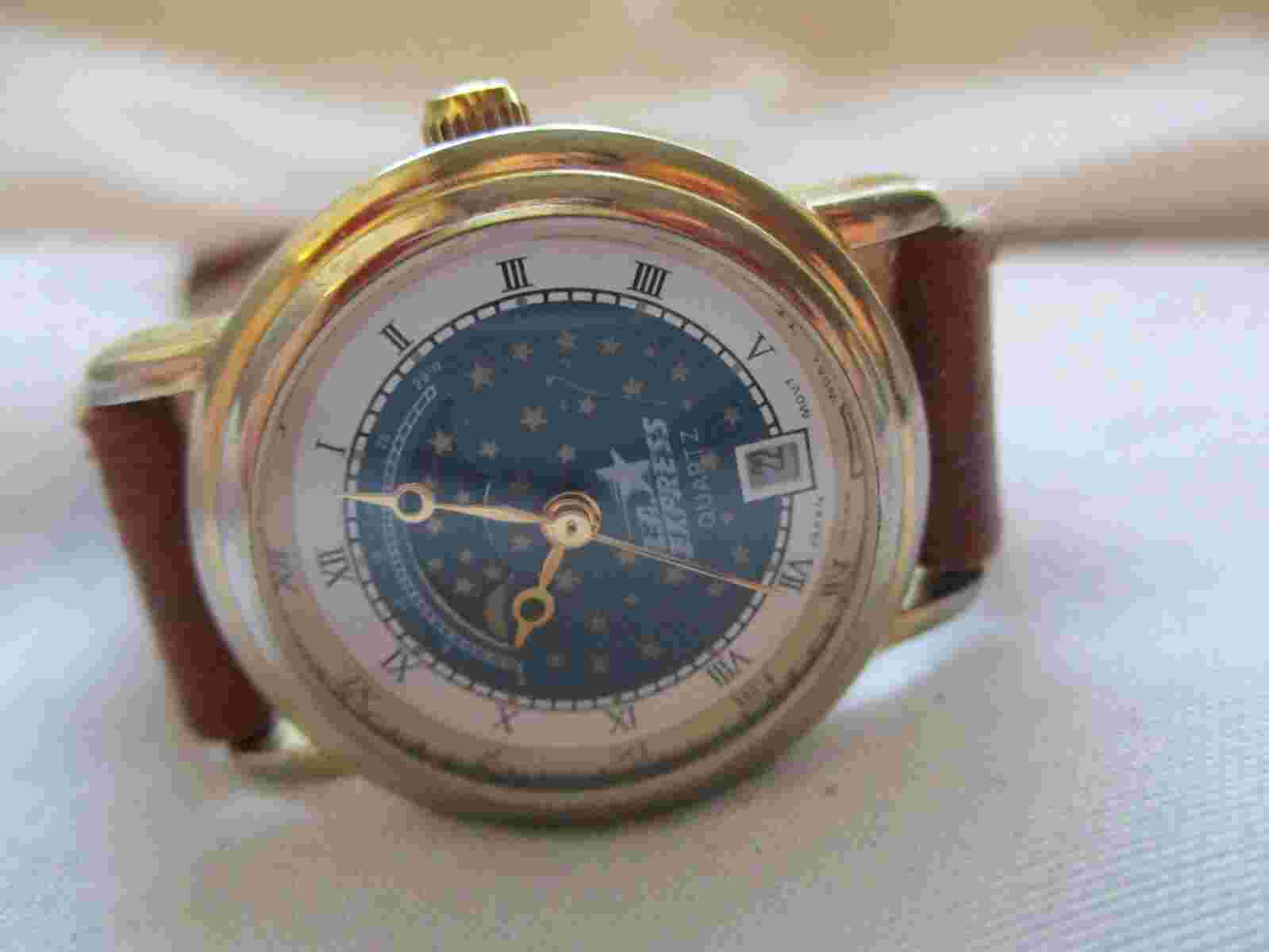 L.A. Express Analog Wristwatch with a Buckle Band and Quartz Movement