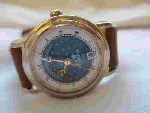 L.A. Express Analog Wristwatch with a Buckle Band and Quartz Movement