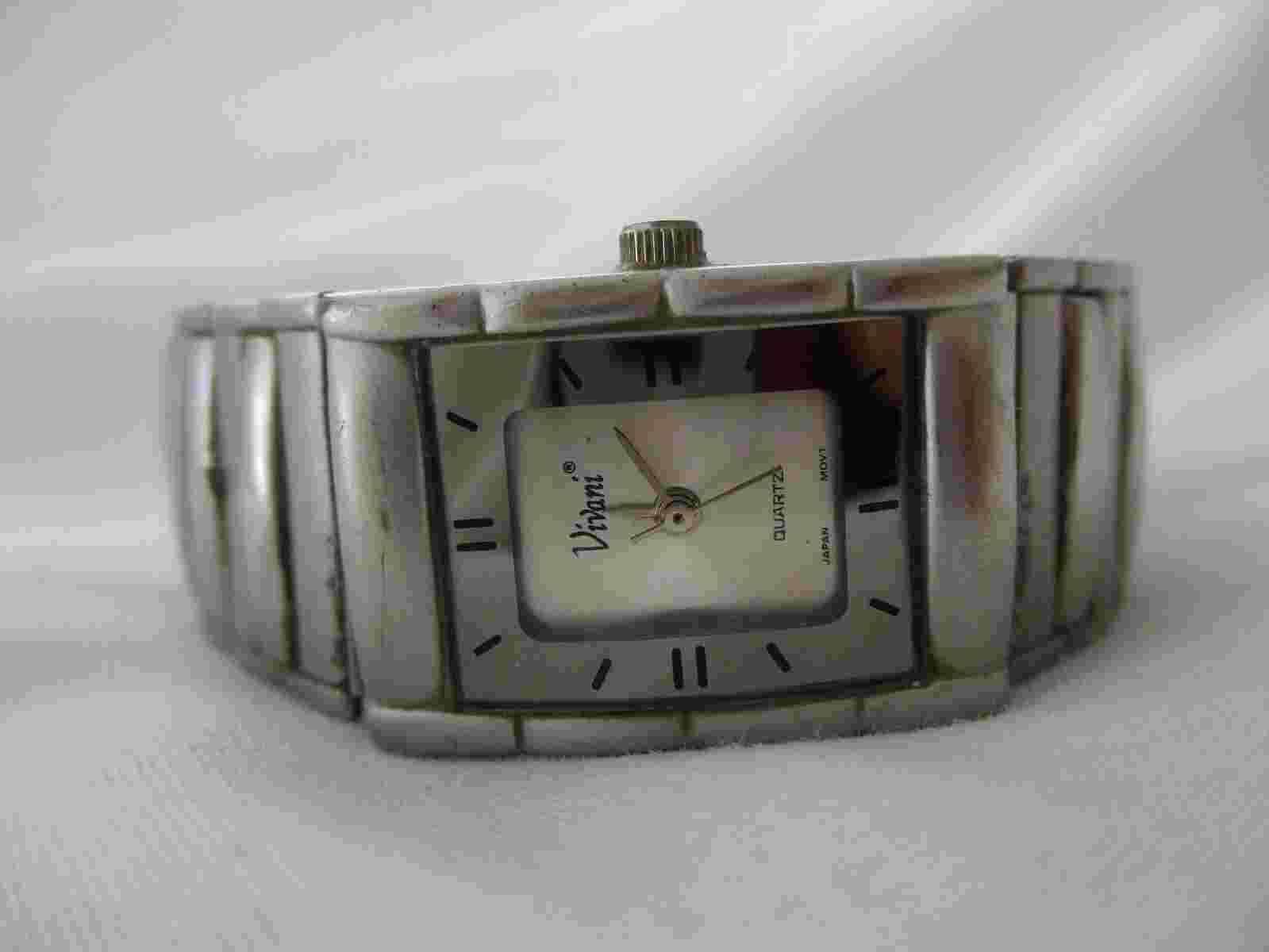 Vivani Analog Wristwatch with Quartz Movement