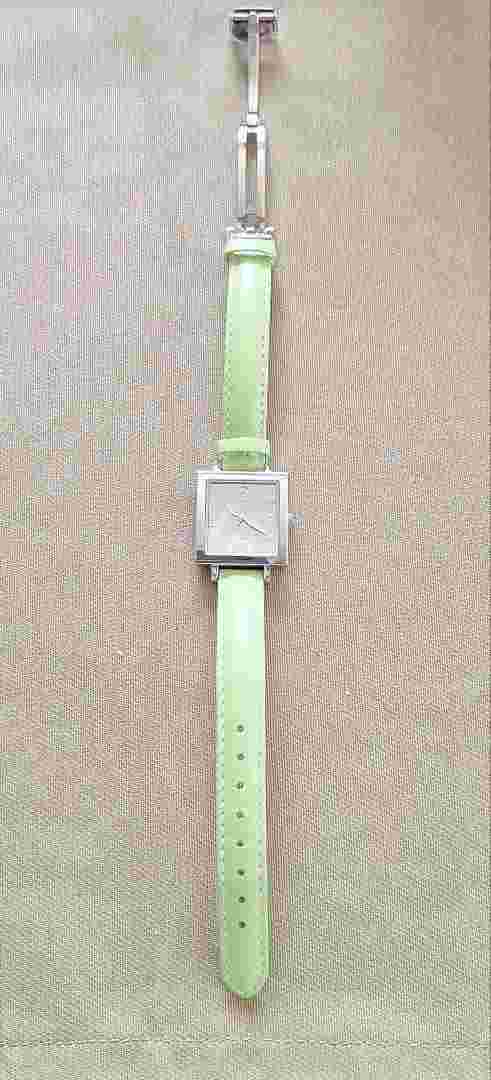 Mercedes Benz Wristwatch for Women Green battery replacement