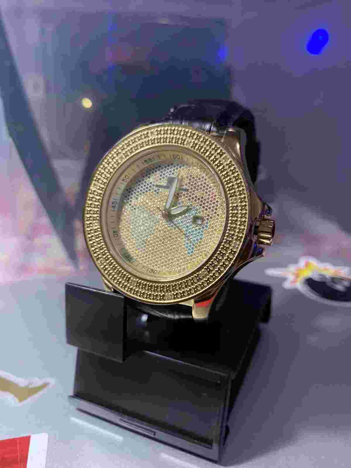 Super techno - World map watch - Gold tone color