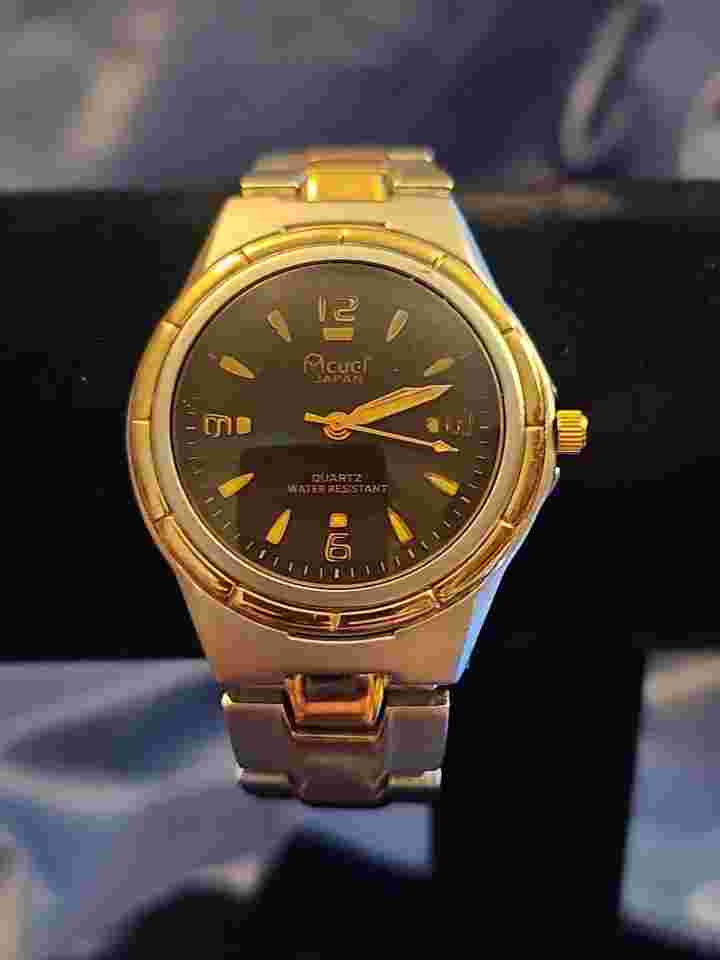 Vintage Acuet Quartz watch Gold Tone Round Face Water Resistant-Excellent