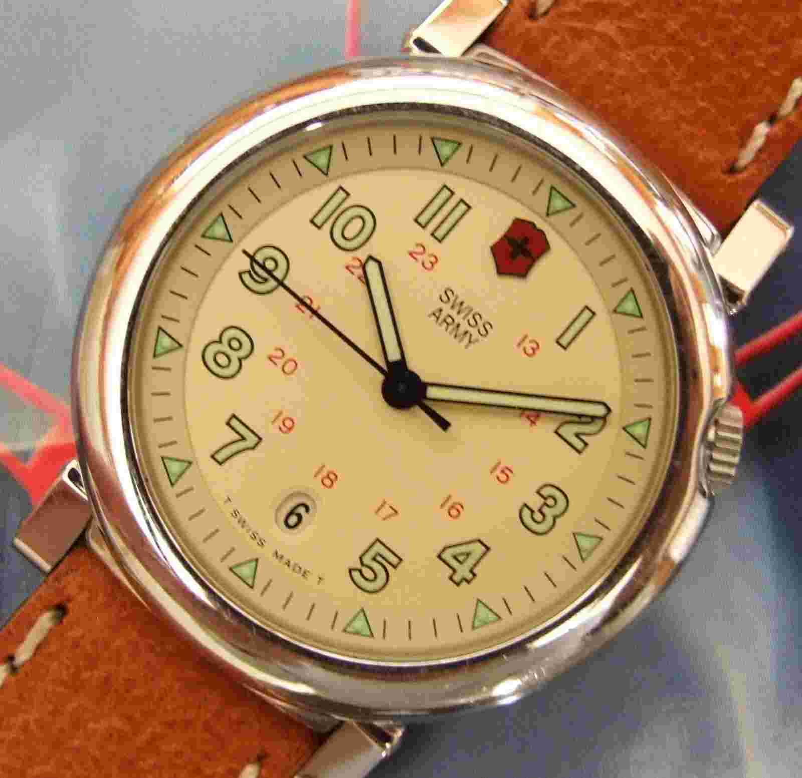 ULTRA Rare Men's SWISS ARMY DELTA II 2 Polished Watch~Cream Dial~OEM Leather~EUC