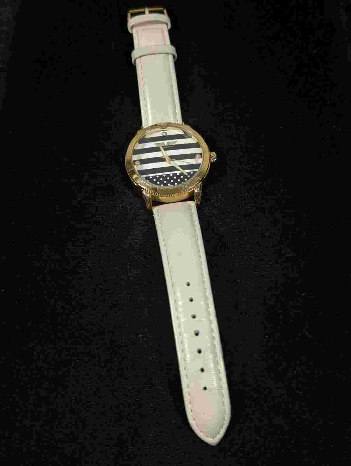 Deporte Womens Off White Leather Blue Stripe Gold Tone Round Case Watch 40mm