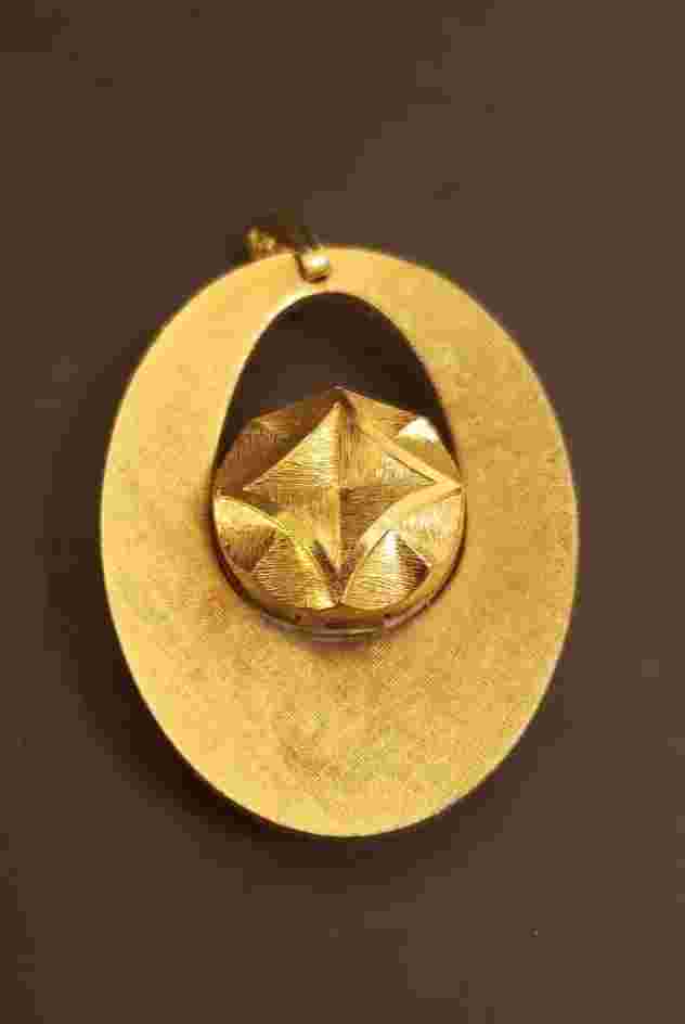 Vintage Accro Brooch Watch.  Gold Tone.  Manual Wind.  17 Jewels. Swiss. 1.75"