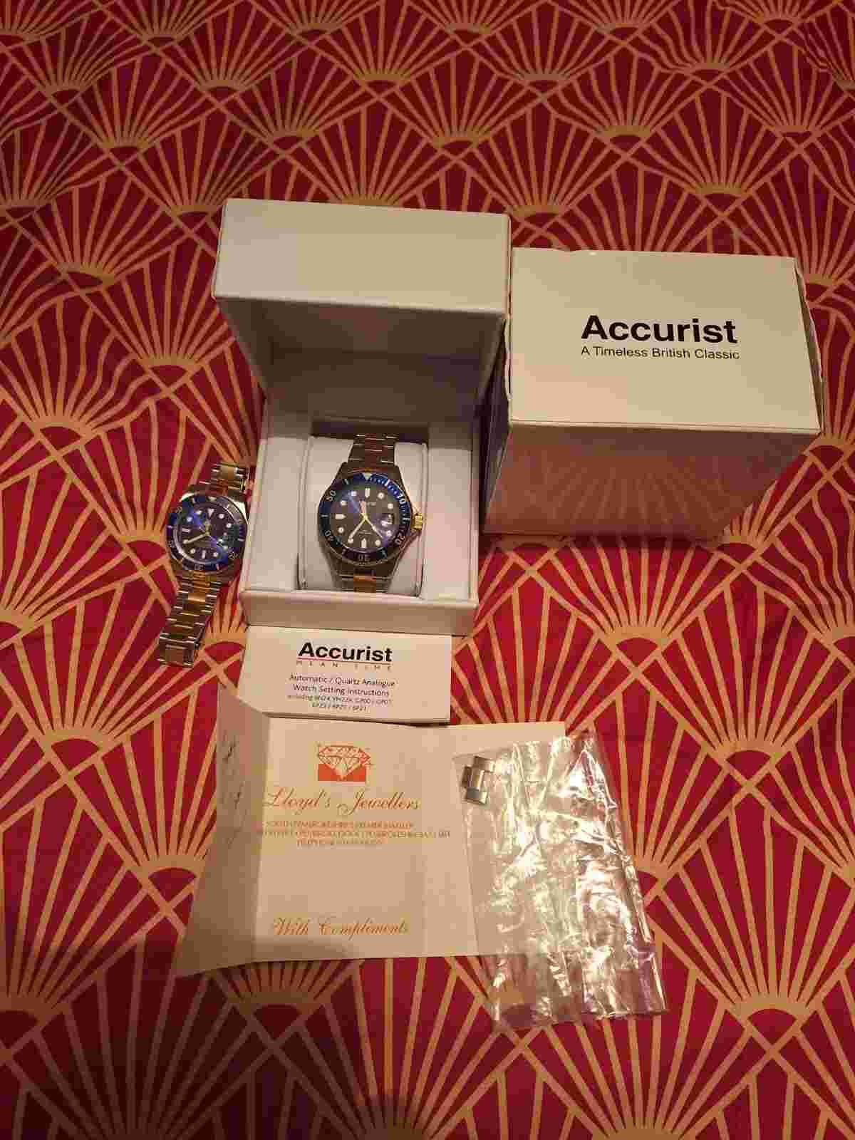 A VERY RARE VINTAGE MENS ACCURIST DIVERS WATCH in BLUE DIAL with Bi-METAL STRAP