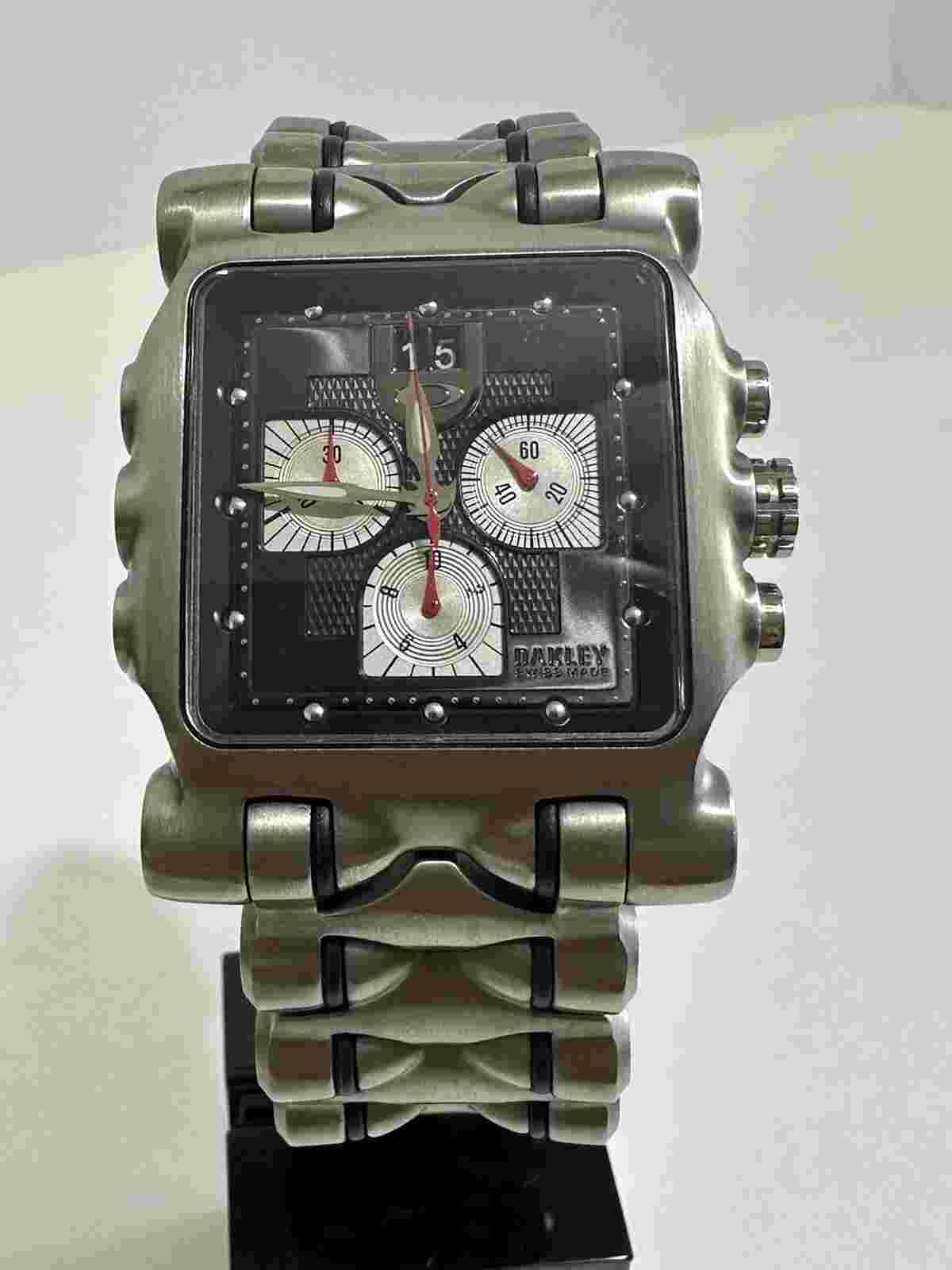 Oakley Watch Minute Machine Titanium With Oakley Travel Case. Great Conds. MM