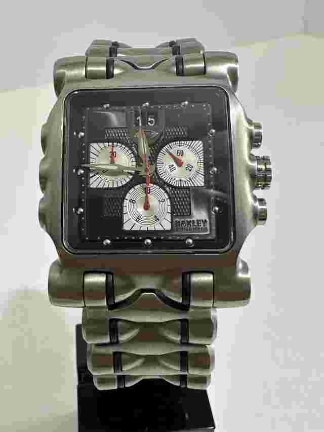 Oakley Watch Minute Machine Titanium With Oakley Travel Case. Great Conds. MM