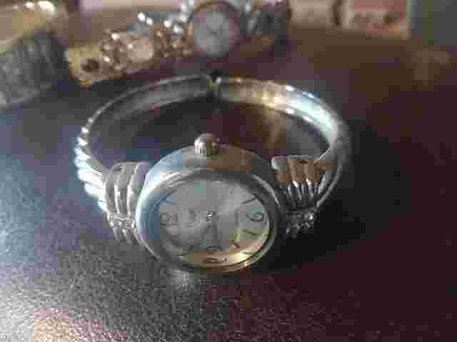 Vivani, Women's VTG watches Lot of 3 Needs Need Batteries