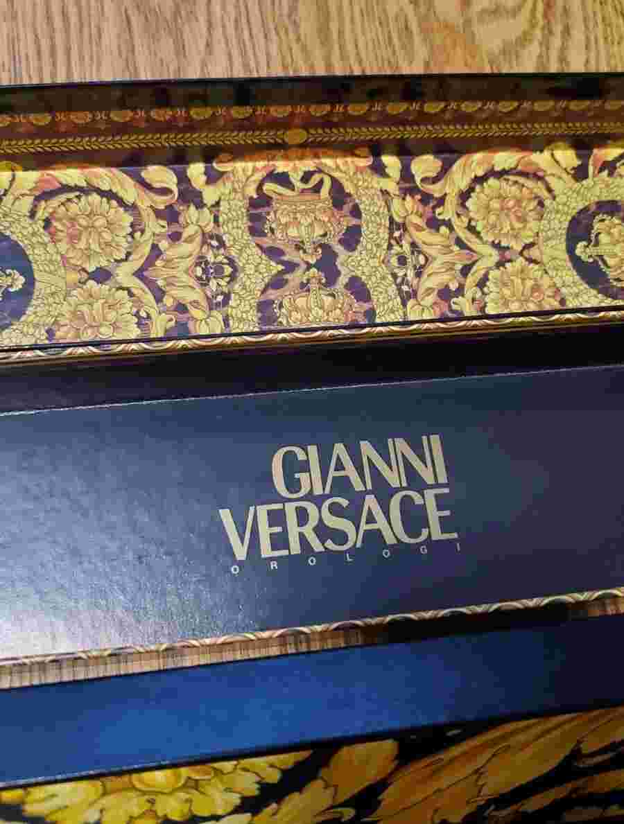 Vtg Gianni Versace Medusa Signature Watch Women's Red & Gold Plated Swiss in Box