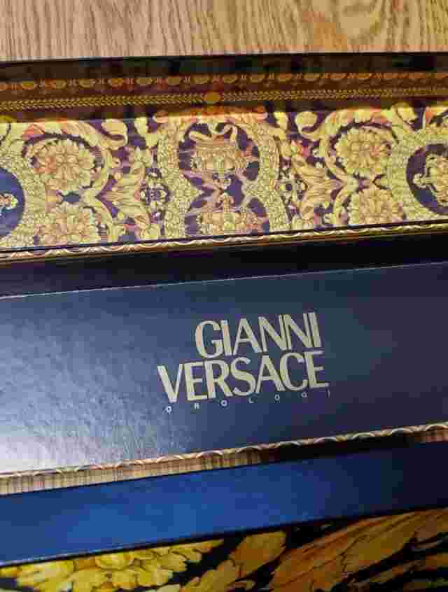 Vtg Gianni Versace Medusa Signature Watch Women's Red & Gold Plated Swiss in Box