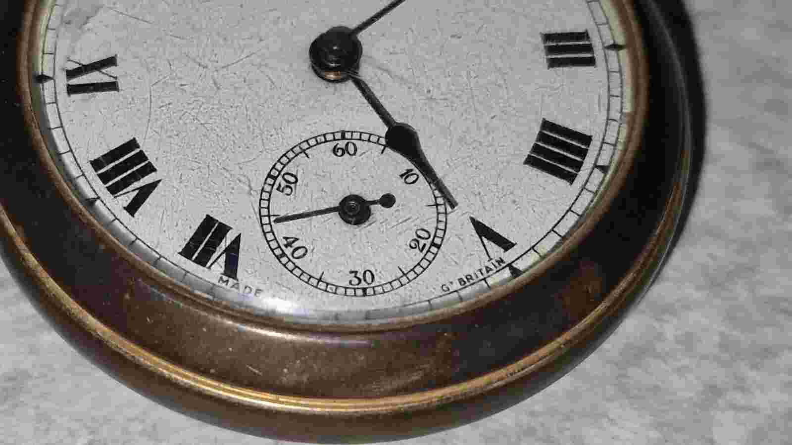 VINTAGE SMITHS EMPIRE GOLD TONE ENGINE TURNED POCKET WATCH