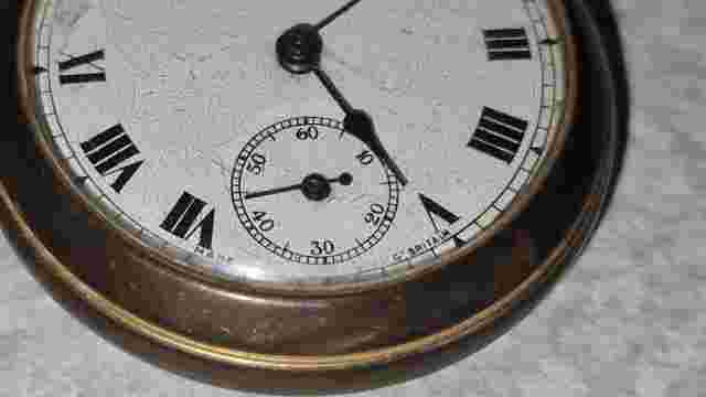 VINTAGE SMITHS EMPIRE GOLD TONE ENGINE TURNED POCKET WATCH