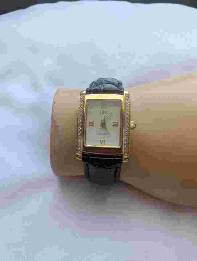 CAMROSE KROSS JBK JACKIE KENNEDY GOLD TONE CRYSTAL QUARTZ WATCH SEIKO