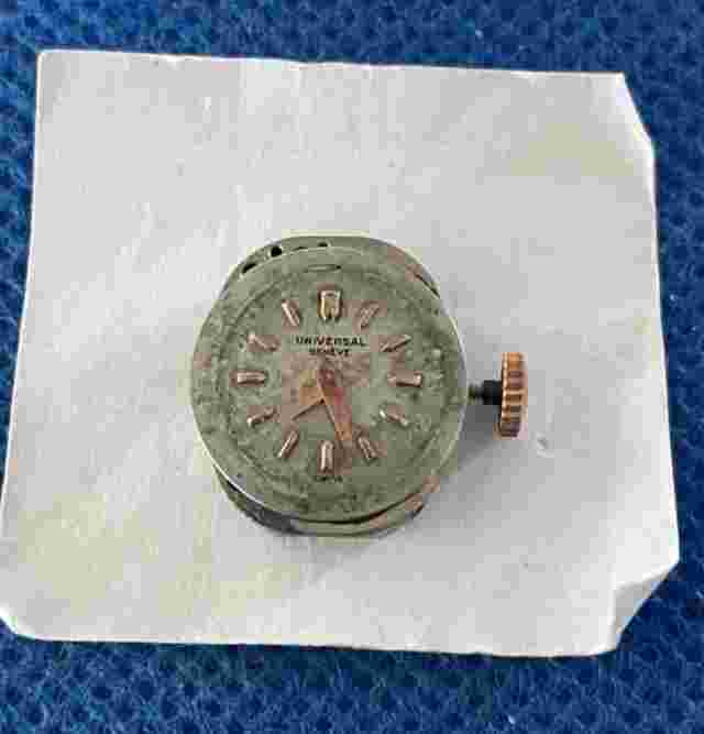 Original UNIVERSAL GENEVE 501 manual winding movement running & dial (1/16271)