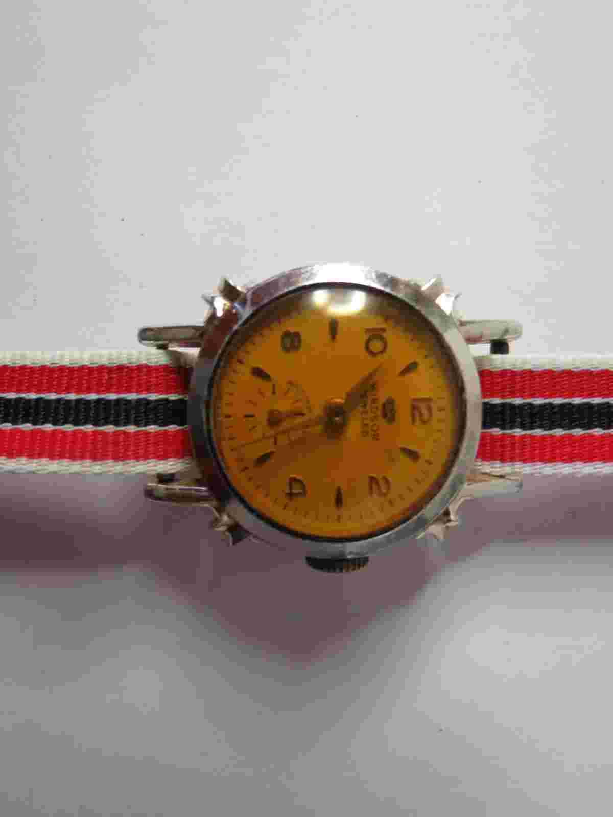 VINTAGE WOMENS WINDSOR JEWLED SWISS MADE ALUMINUM MANUAL WIND WRISTWATCH