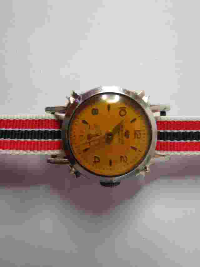 VINTAGE WOMENS WINDSOR JEWLED SWISS MADE ALUMINUM MANUAL WIND WRISTWATCH