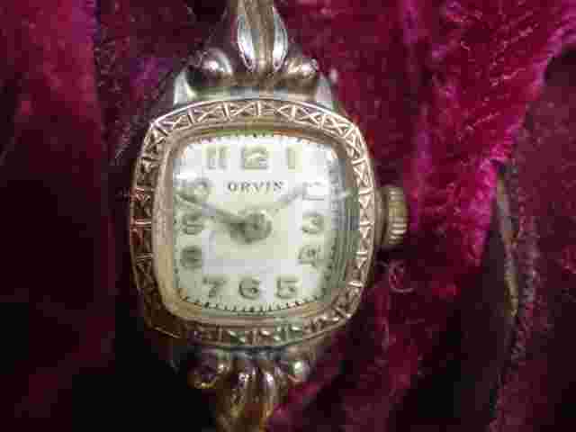Orvin 17 Jewel Ladies Wristwatch 10 K RGP not running with Clam Shell Outer Case