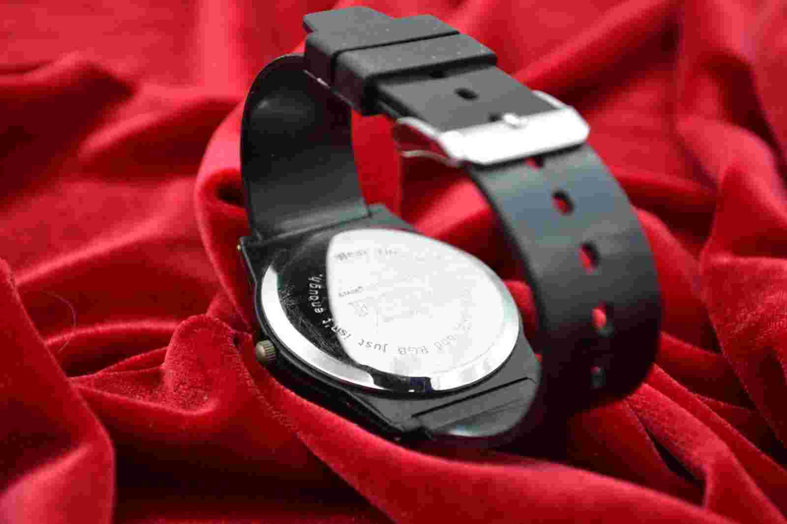 flud reflective watch needs new battery