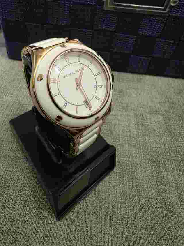 MICHAEL KORS MK-5261  Rose Gold-tone and White & Acrylic Women’s Watch. NEW BAT