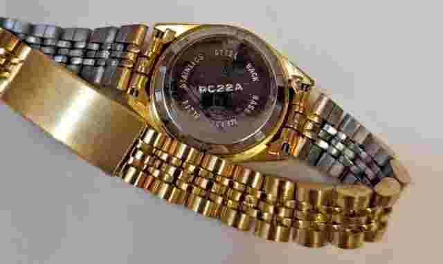 Vtg AVANTI Quartz Stainless Steel Case Ladies Wrist Watch (UNTESTED) with Box