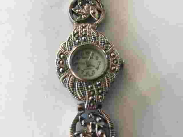 Women’s Becora Quartz Watch with Crystal chips