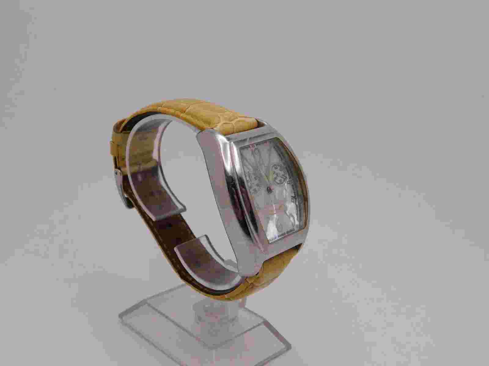 Elini New Yorker Mother of Pearl Wristwatch Has NEW Battery