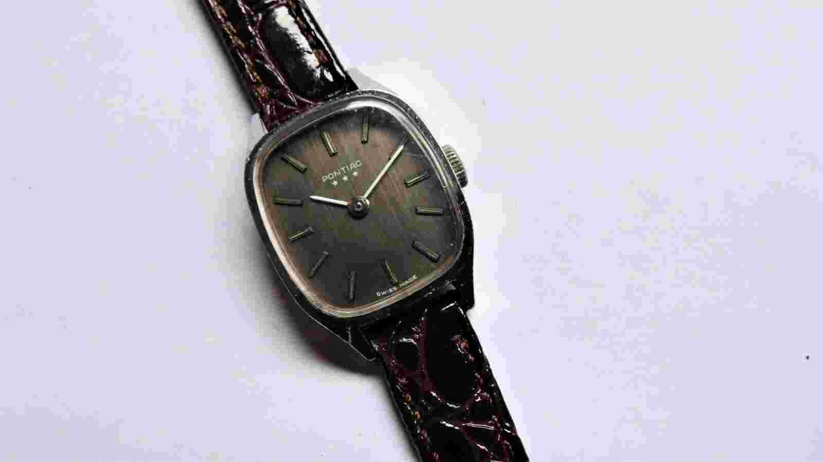 PONTIAC ladies vintage watch handwinder