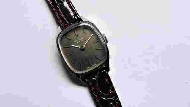PONTIAC ladies vintage watch handwinder